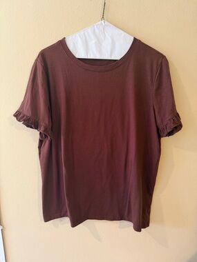 Short Sleeve Ruffle Tee in Brown